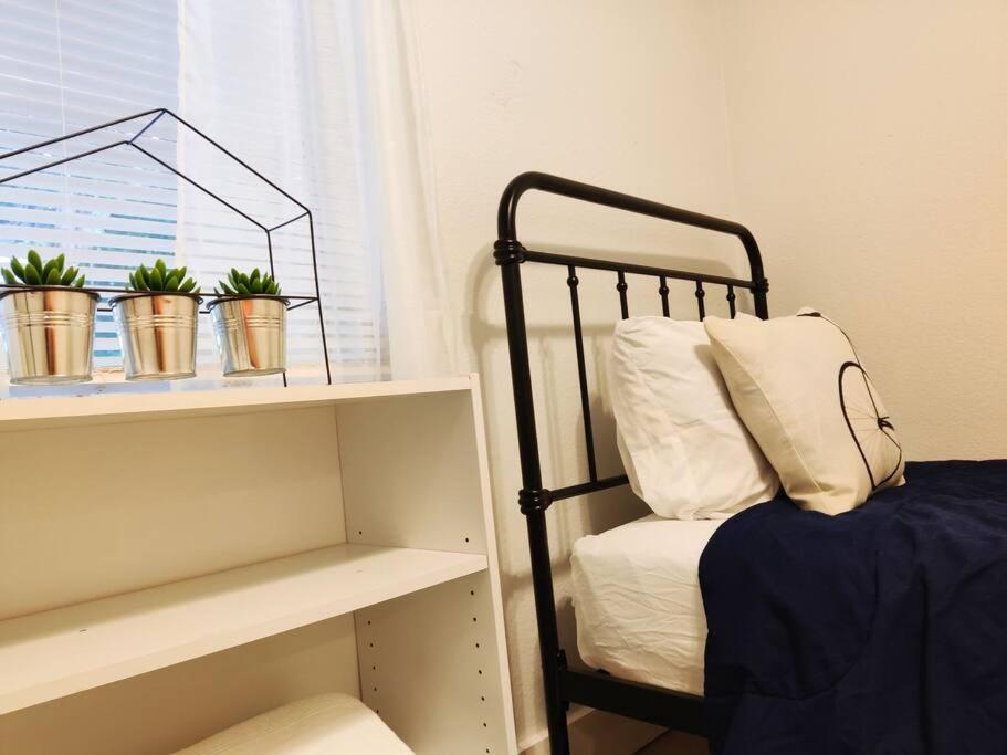 Venice Beach Within 5 Min Drive, Near The Tennis Courts And Park, Sleeps 5 โนโคมิส ภายนอก รูปภาพ