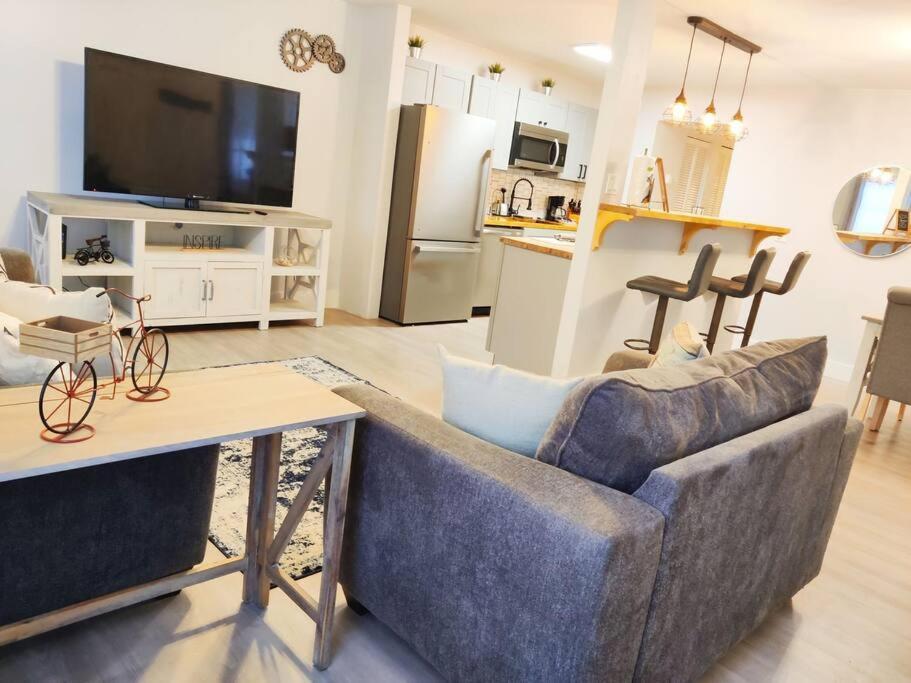 Venice Beach Within 5 Min Drive, Near The Tennis Courts And Park, Sleeps 5 โนโคมิส ภายนอก รูปภาพ
