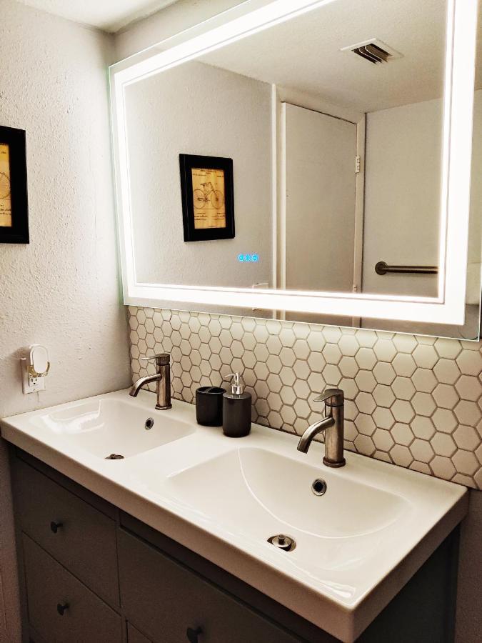 Venice Beach Within 5 Min Drive, Near The Tennis Courts And Park, Sleeps 5 โนโคมิส ภายนอก รูปภาพ